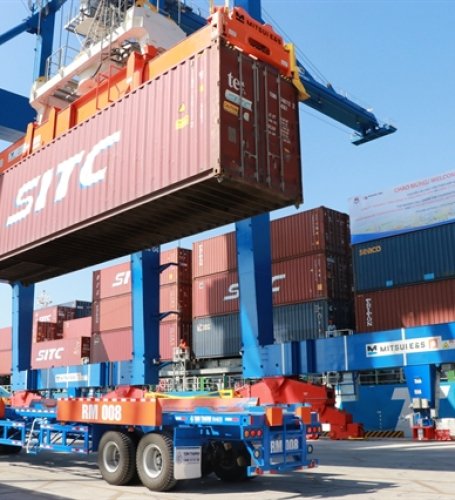 Phước An port welcomes major container vessel