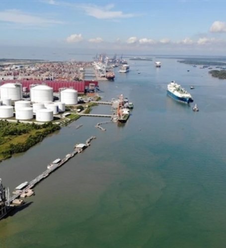 Việt Nam cuts LNG import tariff to boost clean energy transition