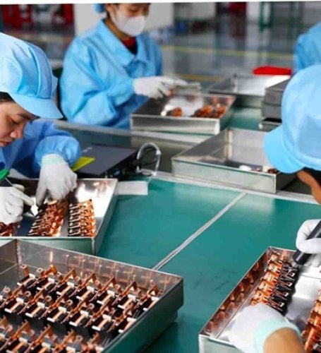 Foreign investors hold off on decisions until new US tariffs finalised