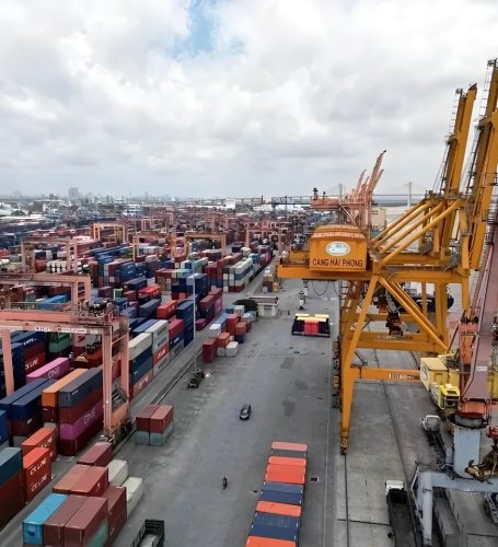 Hai Phong seaport system strives to handle 112 million tonnes of cargo this year