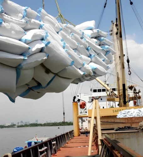 Vietnam's import and export set a new record, exceeding 100 billion USD compared to 2023
